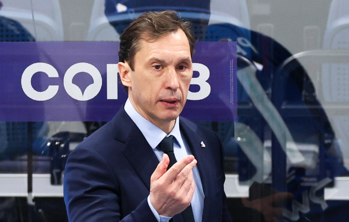    Исполняющий обязанности главного тренера "Динамо" Вячеслав Козлов  Сергей Савостьянов/ТАСС