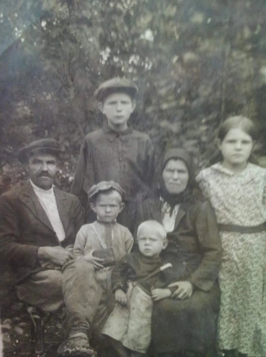 Фото из мемейного альбома Н.Н. Смирновой (Холодок).