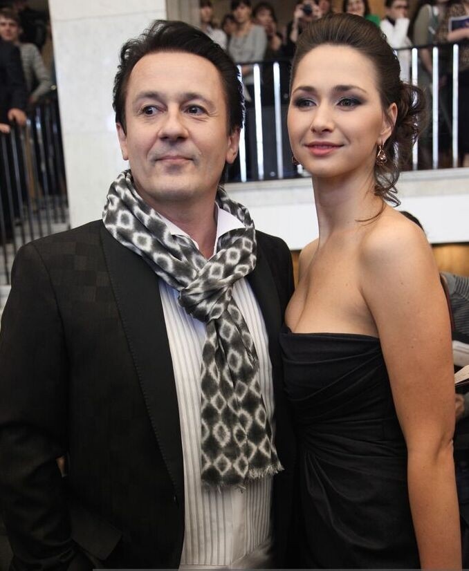 Олег Меньшиков с молодой женой.