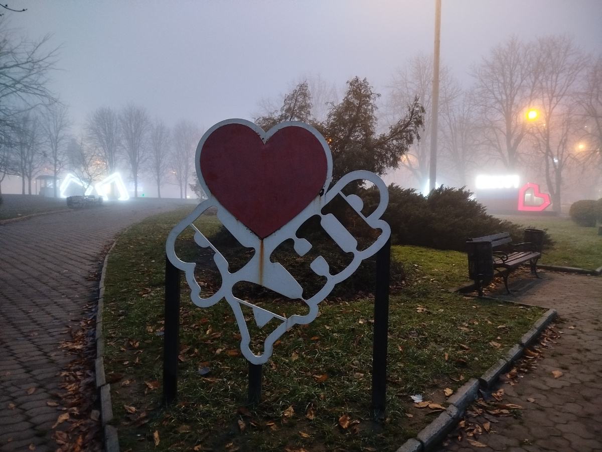 Инсталляция в сквере "Россия" бывший сквер "Первомайский".