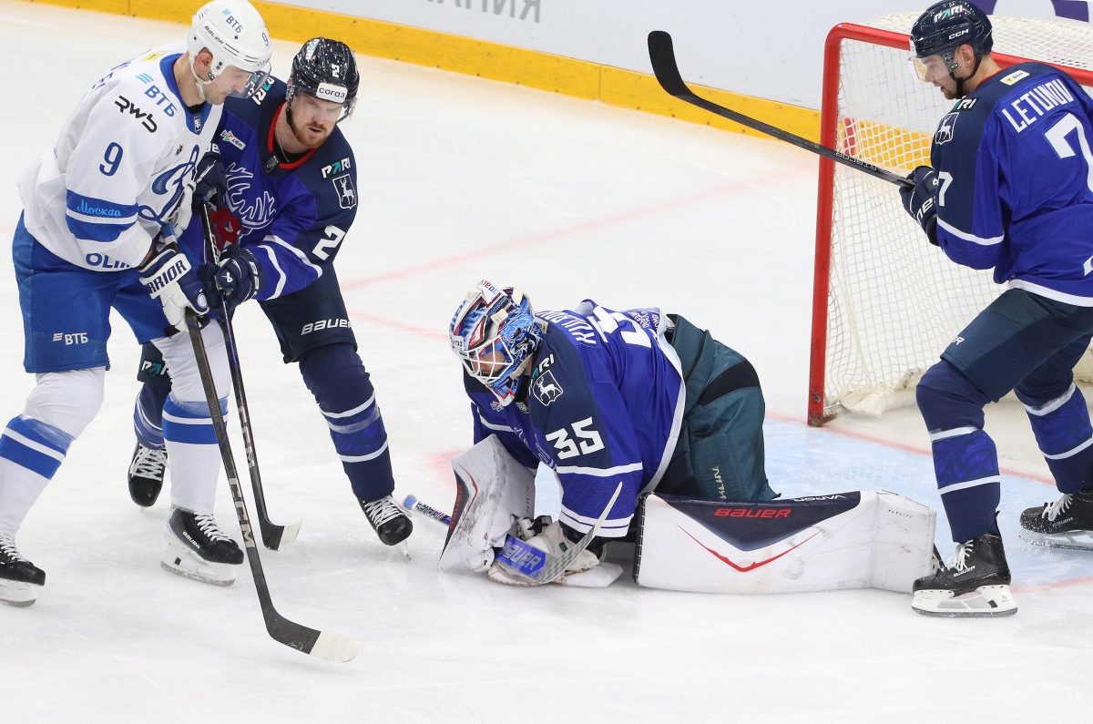    5 октября в Нижнем Новгороде Иван Кульбаков пропустил от динамовцев 3 шайбы с 15 бросков, а 1 декабря не позволил им увеличить преимущество