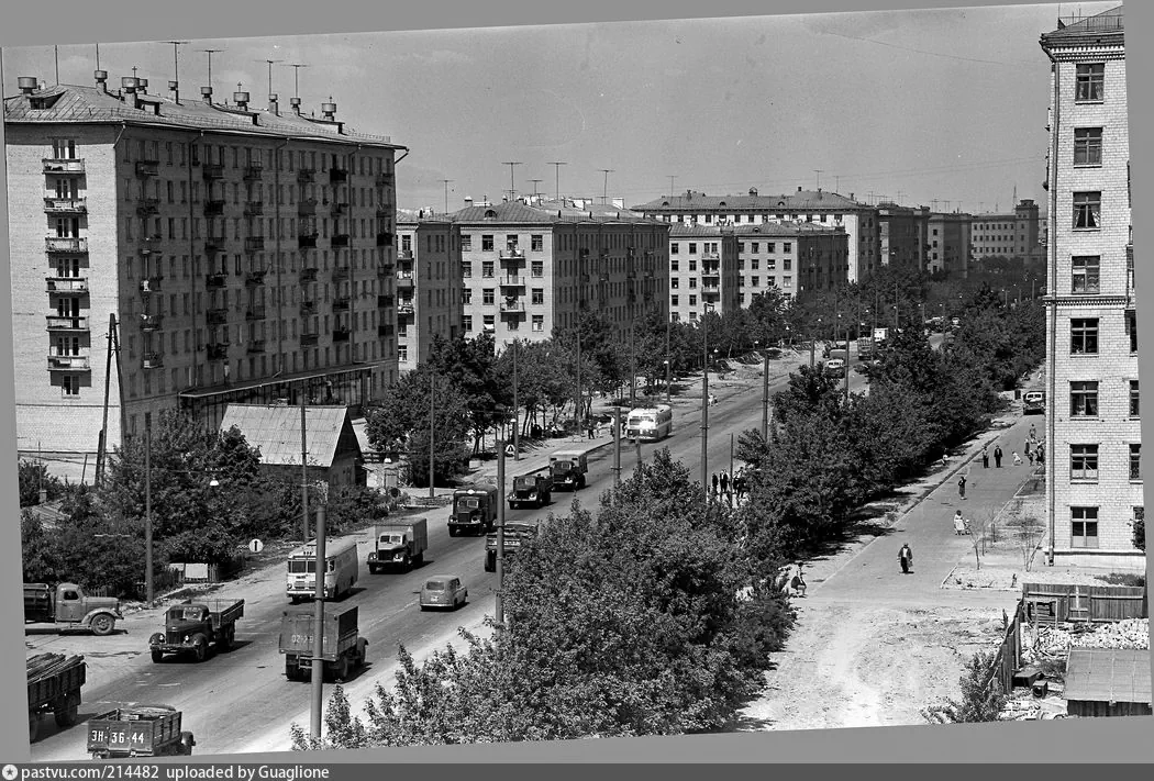 Варшавском шоссе, 1961 г. Автор Наум Грановский.