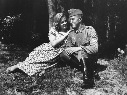 Немец спас её мать от эшелона в Германию. Через полвека он шёл сдаваться на верную казнь, но обомлел от ответа властей