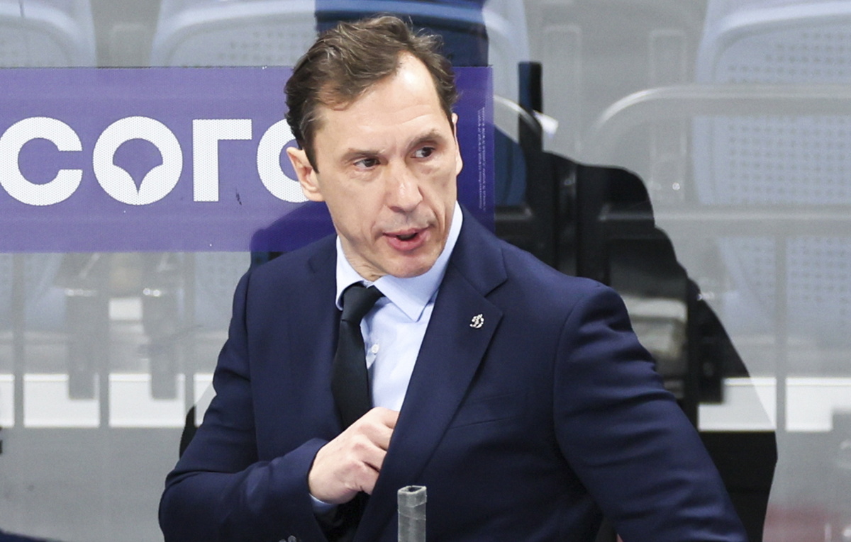    Исполняющий обязанности главного тренера "Динамо" Вячеслав Козлов  Сергей Савостьянов/ТАСС