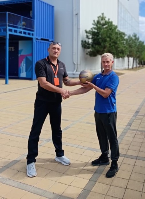 Вадим Карнаушенков с "золотым мячом"