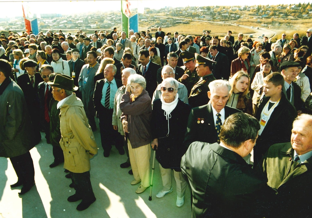 Празднование в честь 50-летия алмазной отрасли