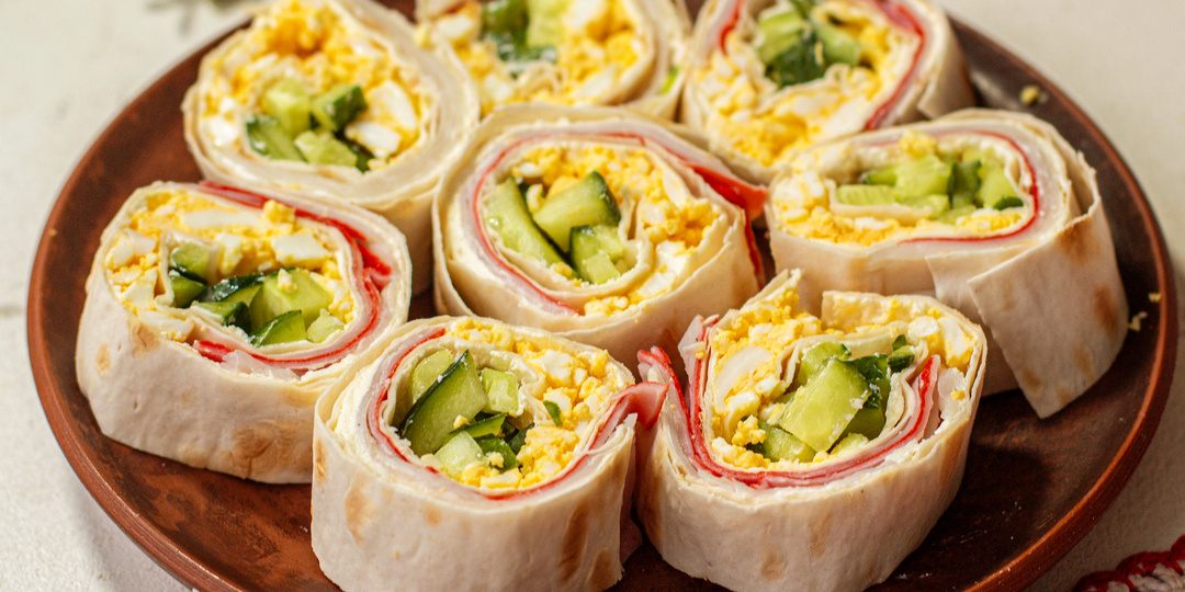 Такой рулет не залежится на столе: разрез красивый, вкус бесподобный и собирается за считанные минуты