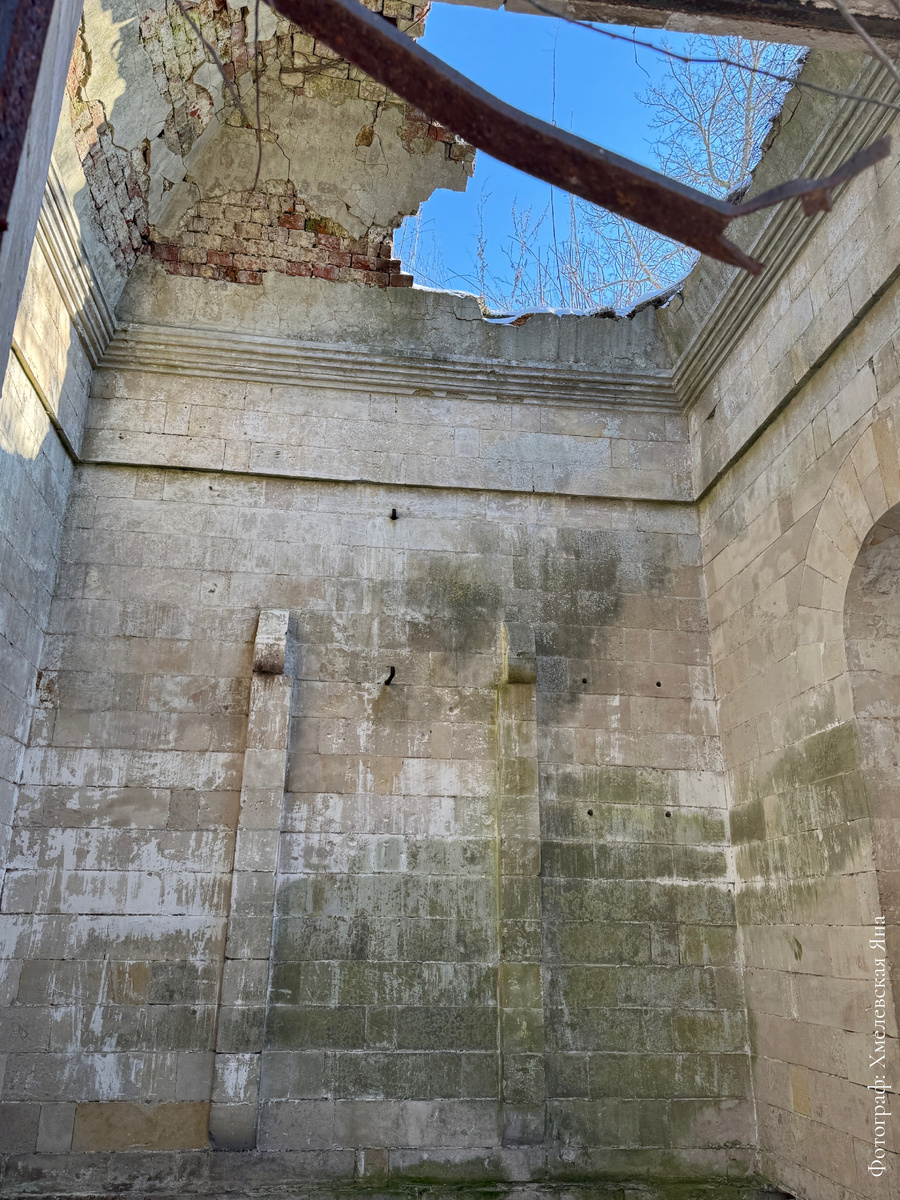 Крыша усыпальницы Полонский