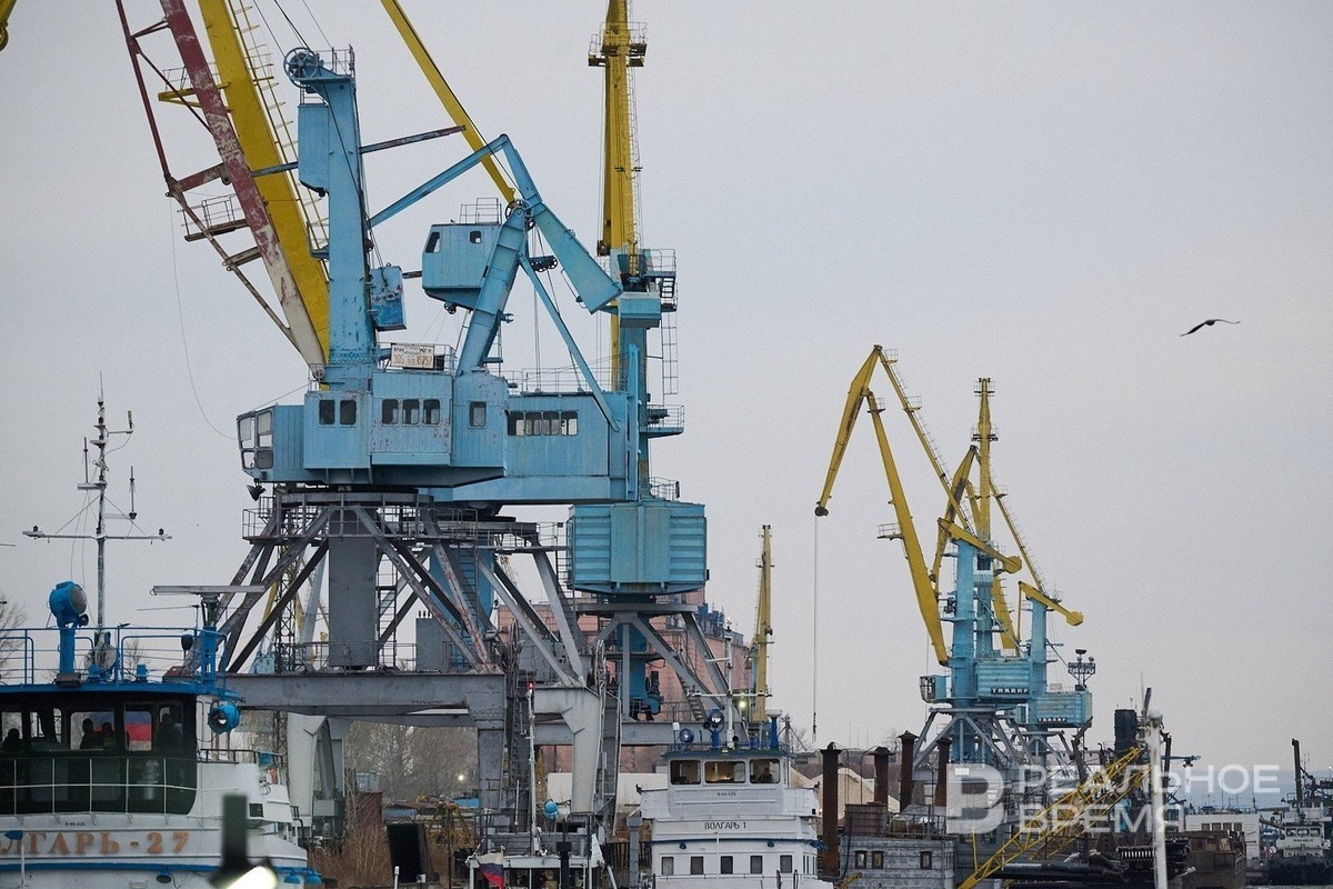    В приоритете находятся морские порты Махачкалы и Астрахани, но для охвата грузов из Поволжья и Центральной России рассматриваются региональные центры. Динар Фатыхов / realnoevremya.ru