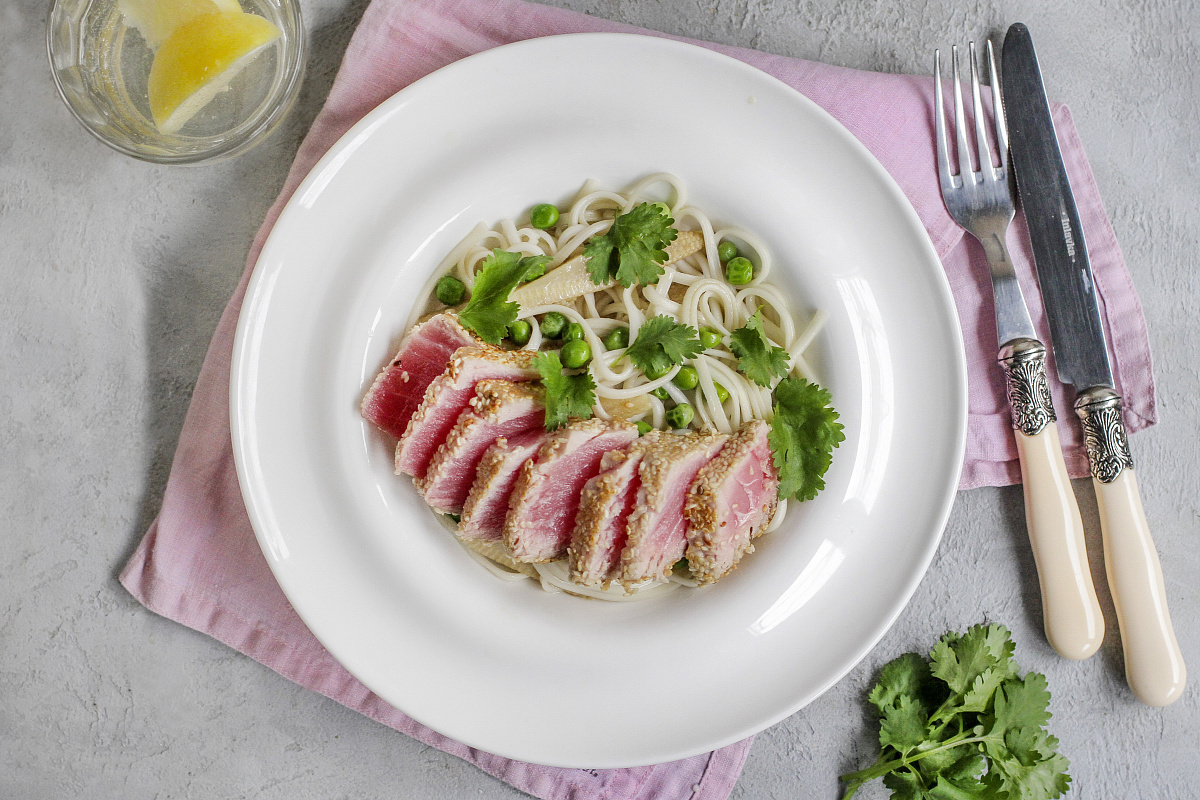 Удон «Чамчи» с филе тунца, рыбным соусом и мини-кукурузой