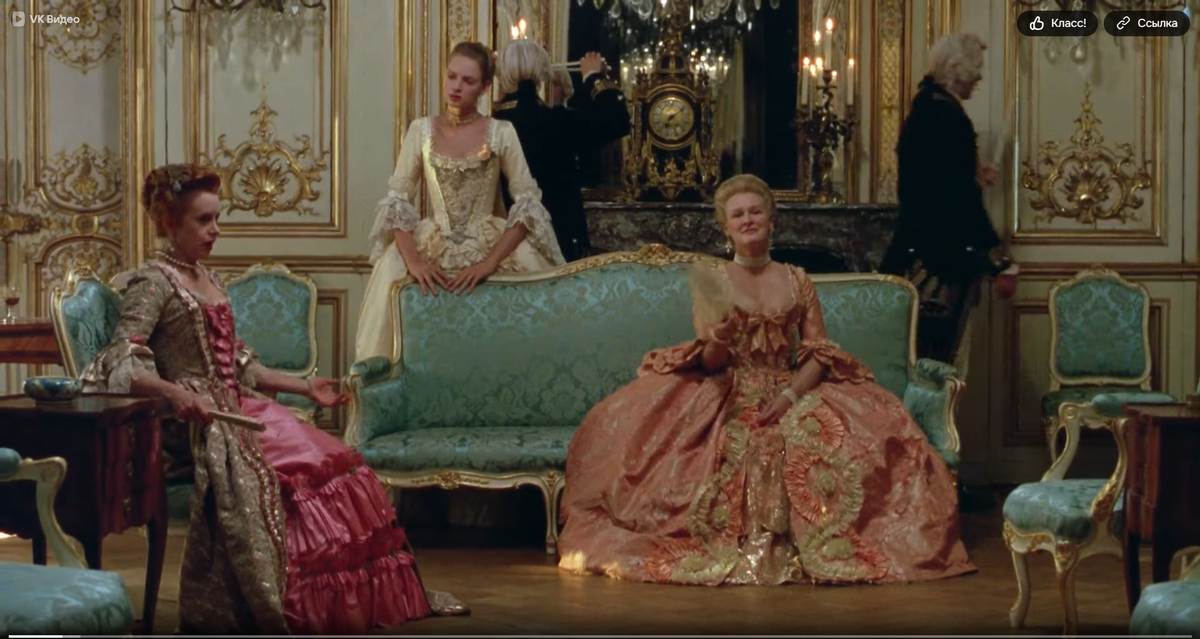 Скрин из фильма. У маркизы просто королевский дворец.