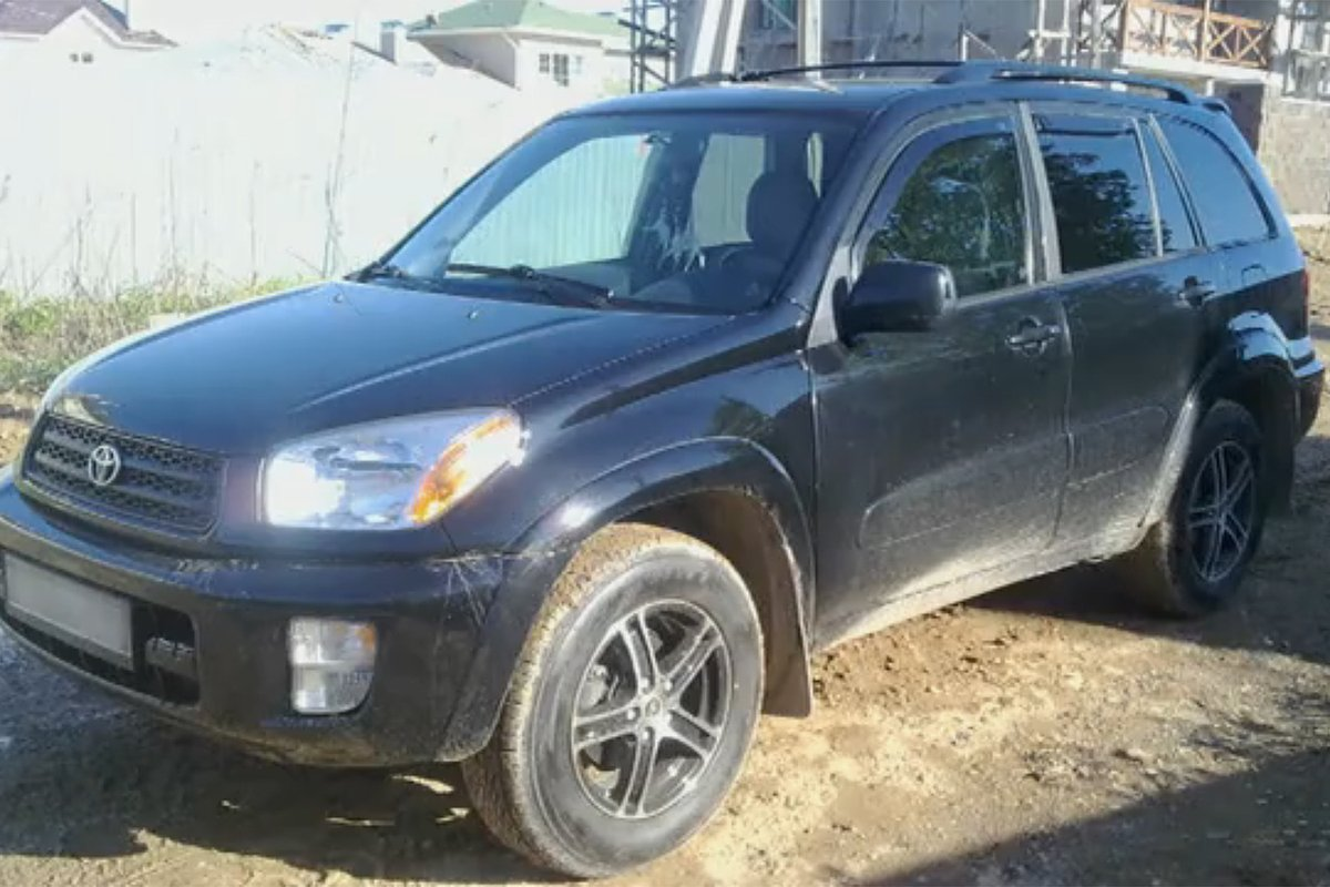 Toyota RAV4 — автомобиль, который пыталась продать Татьяна Бузина
Кадр: телепередача «Пусть говорят»