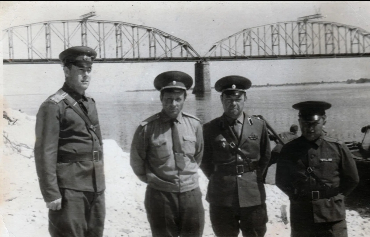 Офицеры БВТККУ на реке... Фото от Александра Бакуты.