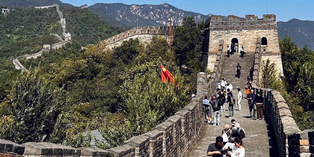 Пекин: лезем сами на Великую Китайскую стену