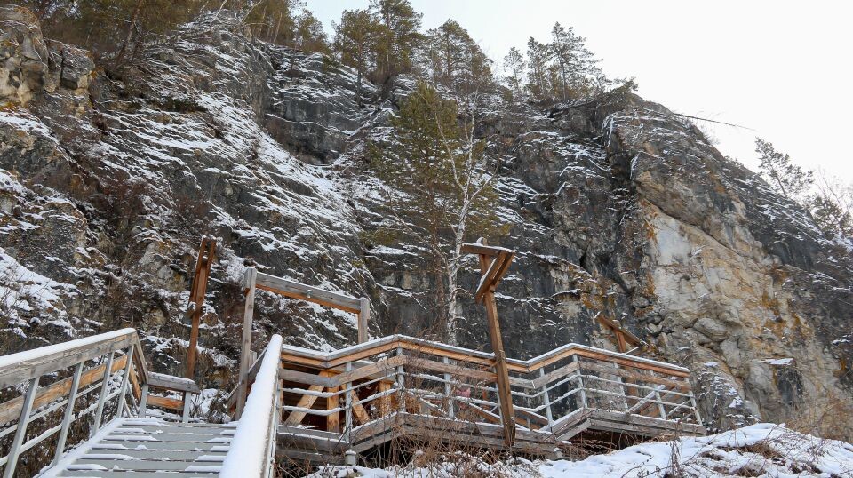    Лестница в Денисову пещеру. 30 ноября 2025 года. Источник: Виталий Барабаш/"Толк"