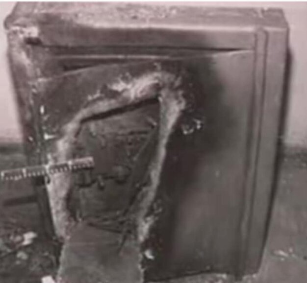 Взломанный Сейф братьями. Фото из материалов уголовного дела