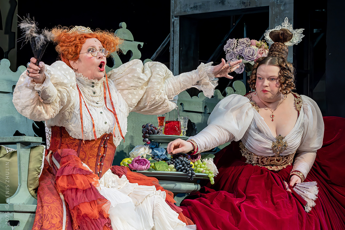 Сцена из спектакля «Женитьба Бальзаминова» Московского театра «Современник»