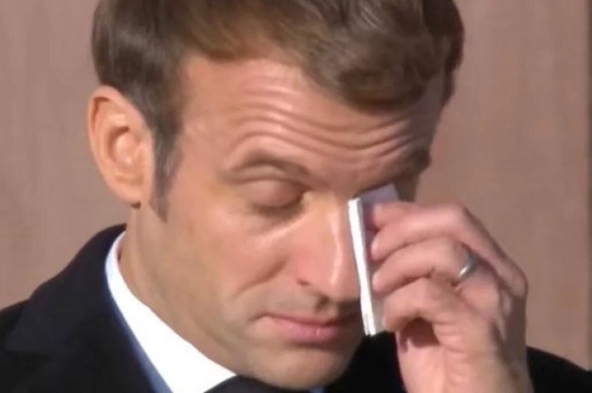    Нет любви: чем для Макрона обернулся скандал с полом его жены Брижит