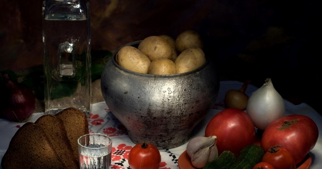 Необычные рецепты самогона: мёд, картофель, варенье!