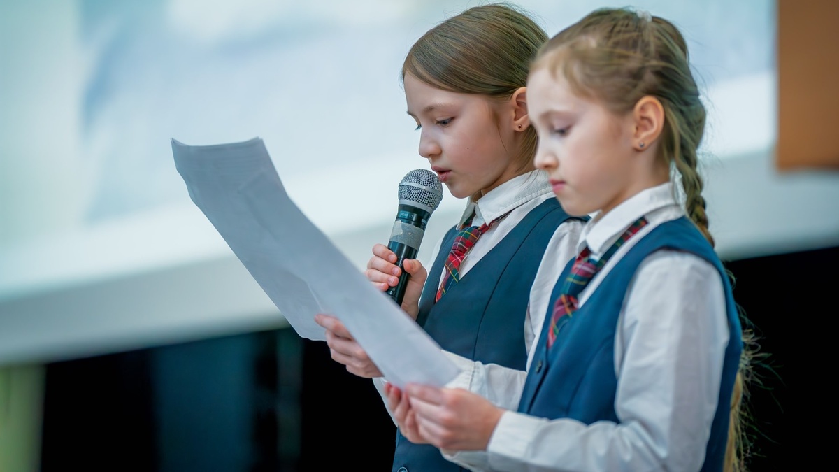    Югорчанам предложили написать общее стихотворение к юбилею округа