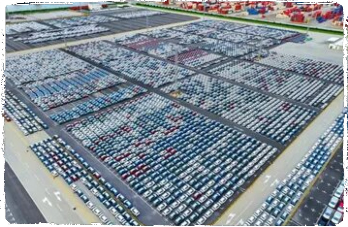 Китай избавляется от бензинового прошлого, отправляя его нам по цене будущего.