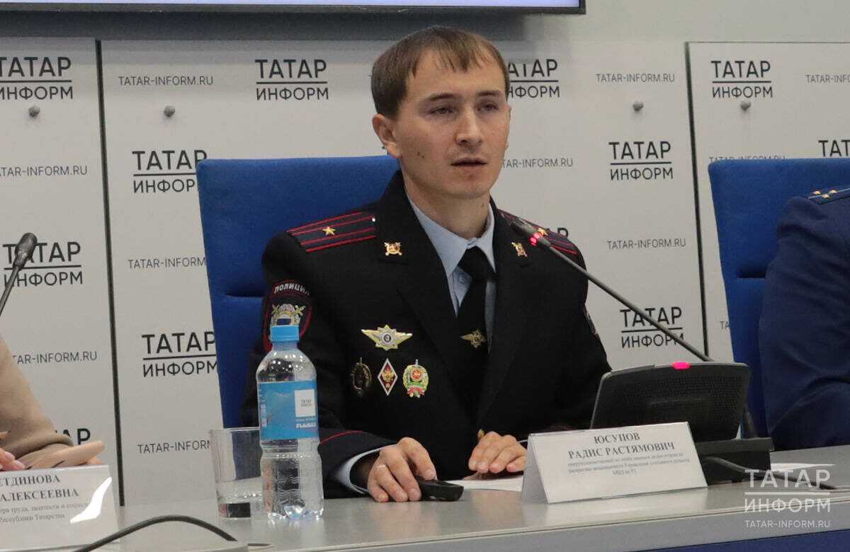 Радис Юсупов: «Мошенники могут подсовывать такие штрихкоды где угодно – присылать в мессенджерах, развешивать у подъездов и просто на улице»Фото: © Рамиль Гали / «Татар-информ»