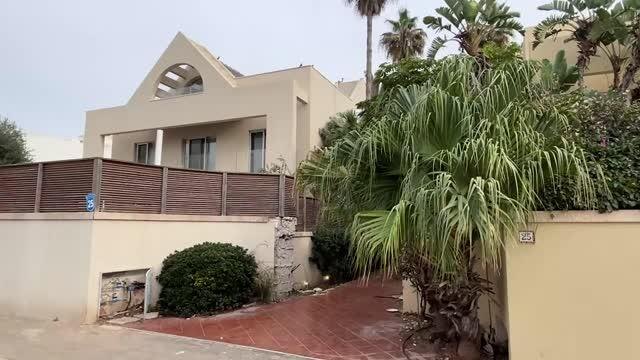 Место красивое, но всё загажено - прибраться некому