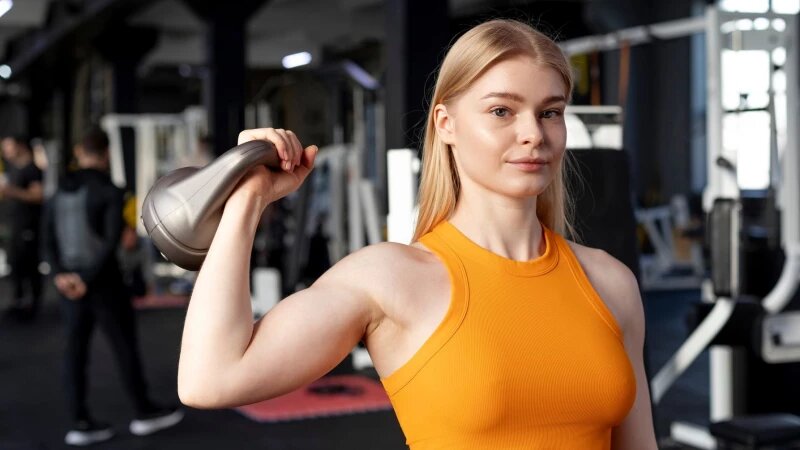     Тренировка в зале. freepik.com/freepik