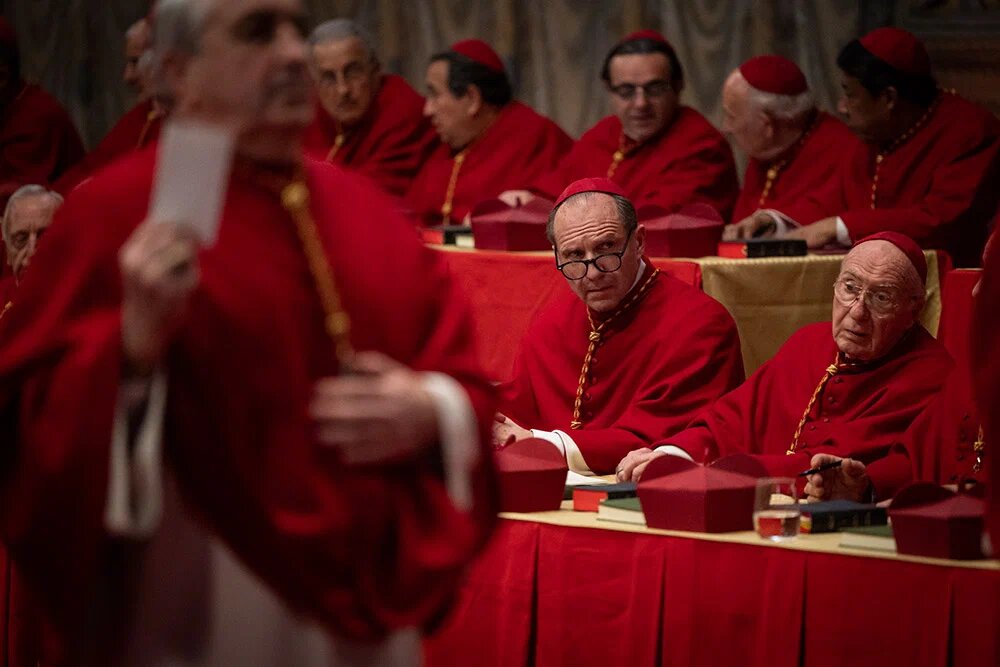 Кадр из фильма "Конклав" (источник: https://www.kinopoisk.ru/picture/4194926/) 