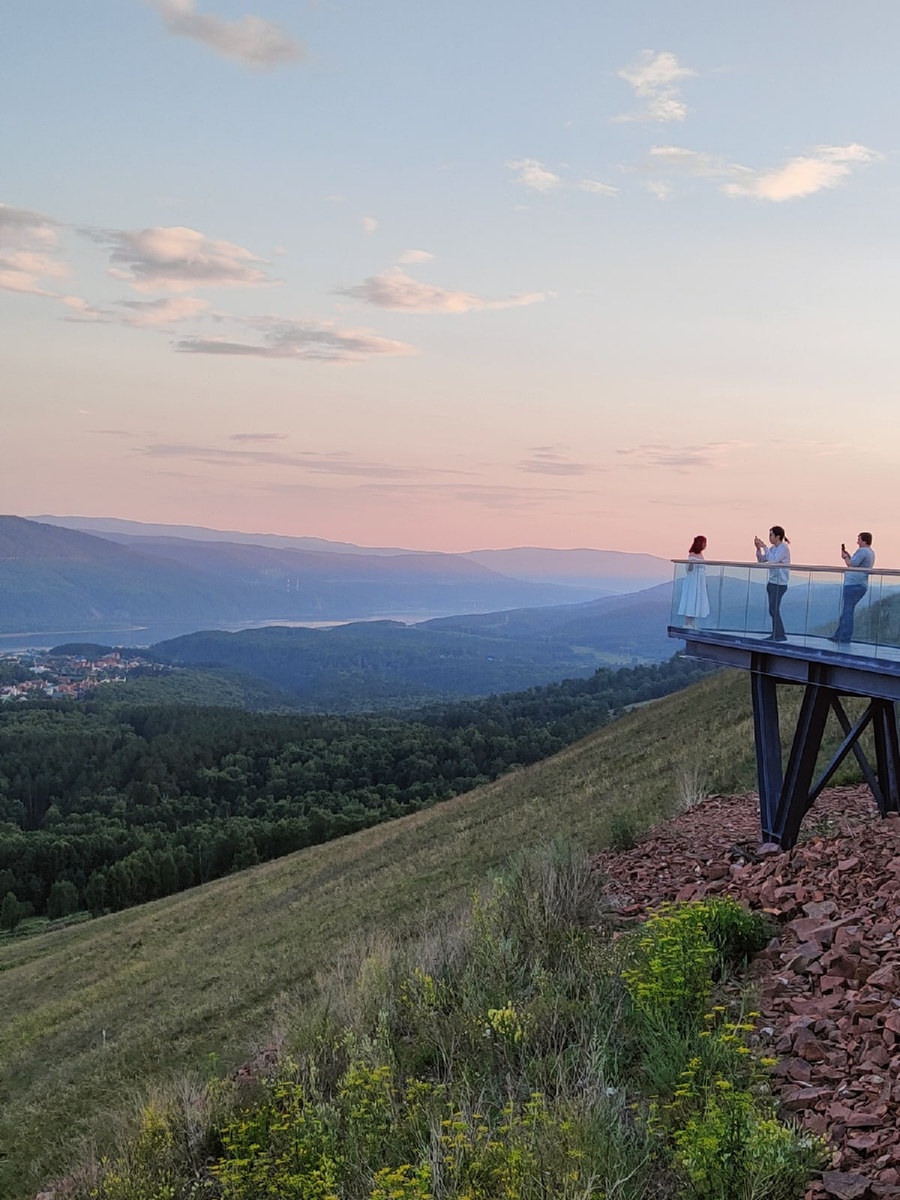 Вид на Красноярск со смотровой площадки расположенной на Николаевской сопке. фото 2022 г.