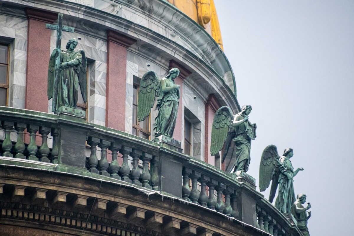    С балюстрады Исаакиевского собора сняты строительные леса