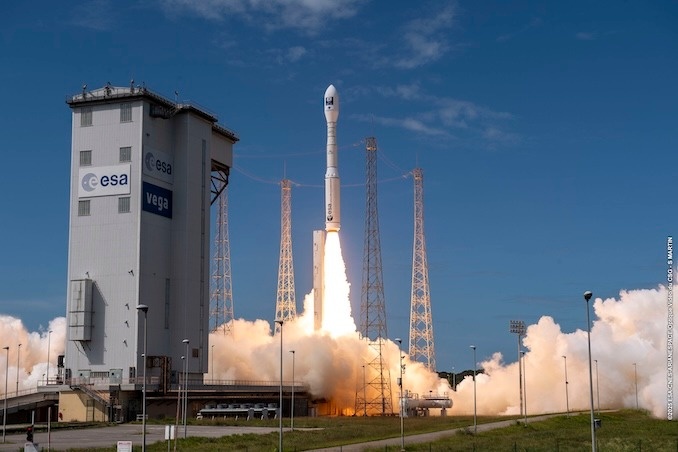     Источник: ESA-CNES-Arianespace / Optique Vidéo du CSG – S. Martin