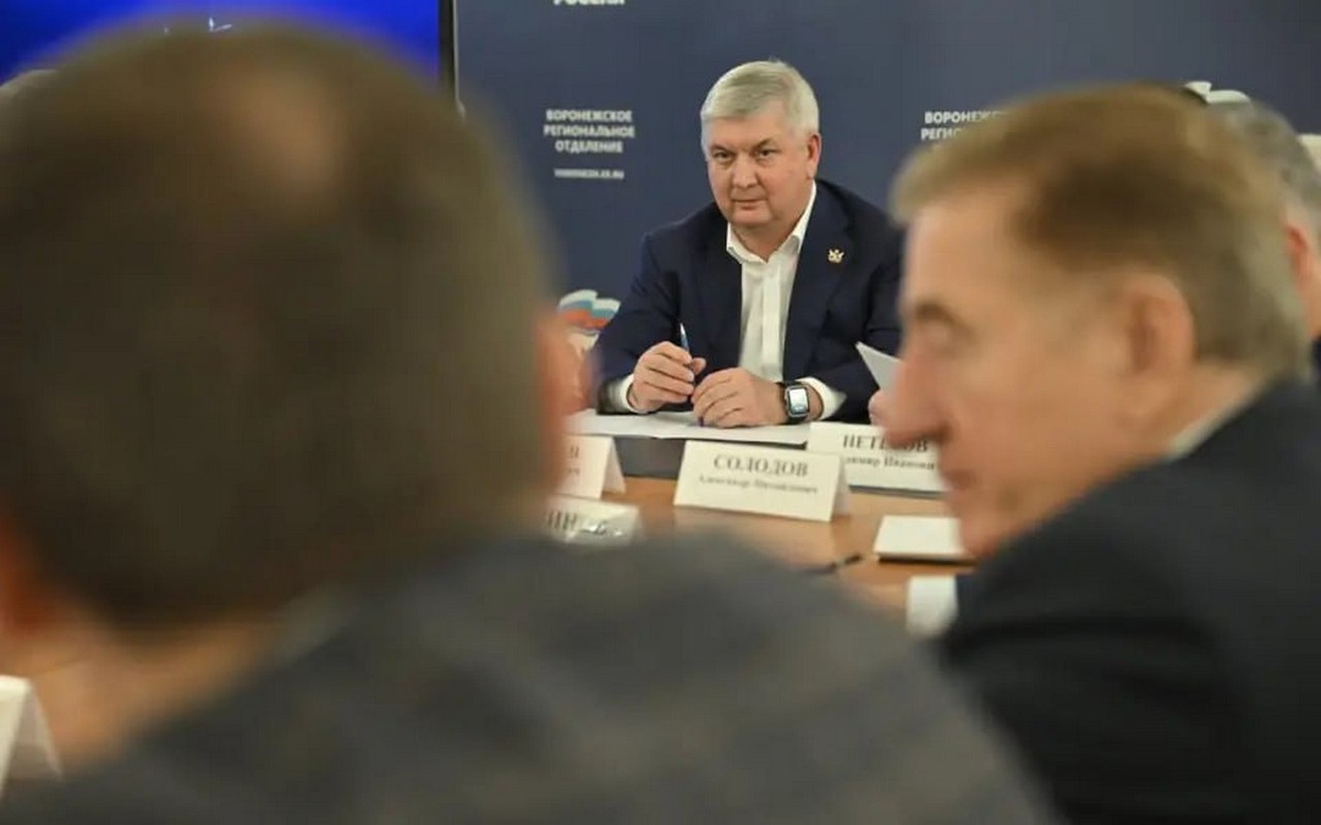    Медведев поддержал кандидатуру Александра Гусева на пост секретаря «Единой России» в Воронежской области Фото: личные соцсети Александра Гусева