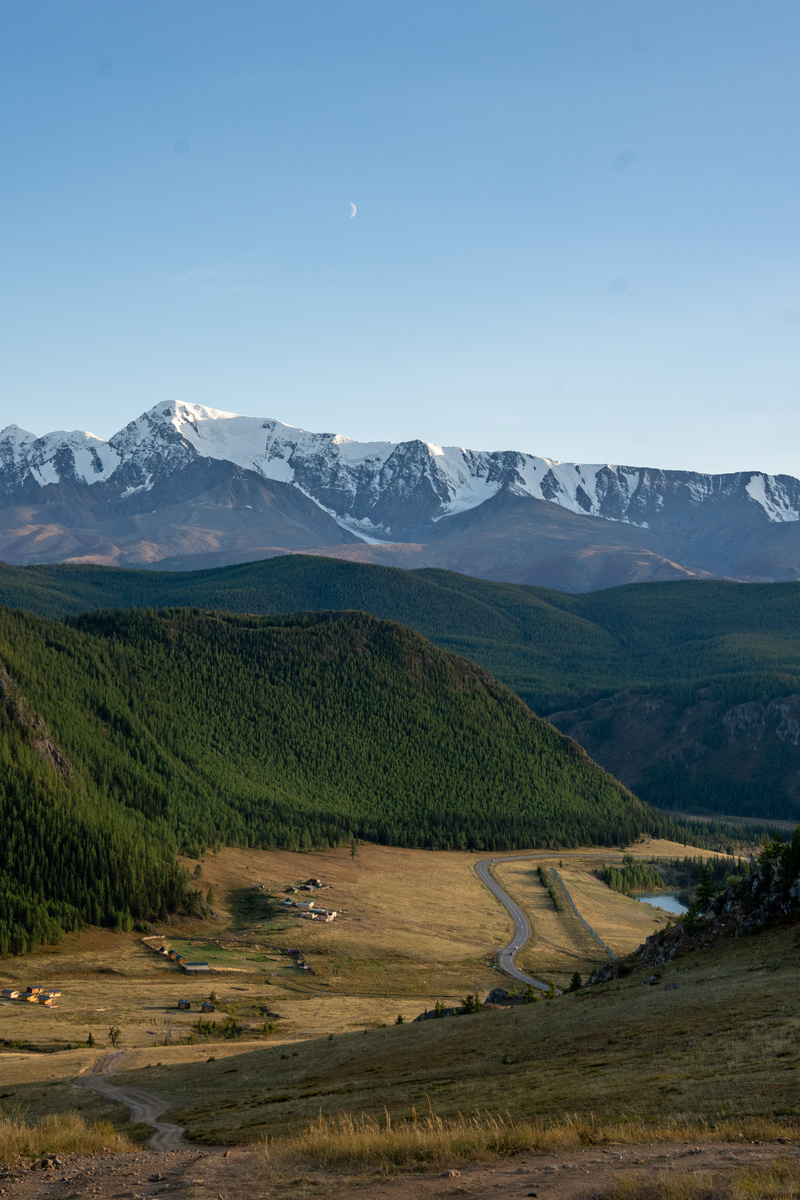 "вид сверху" Чуйский тракт чуть дальше Акташа. Это и последующие фото - мои