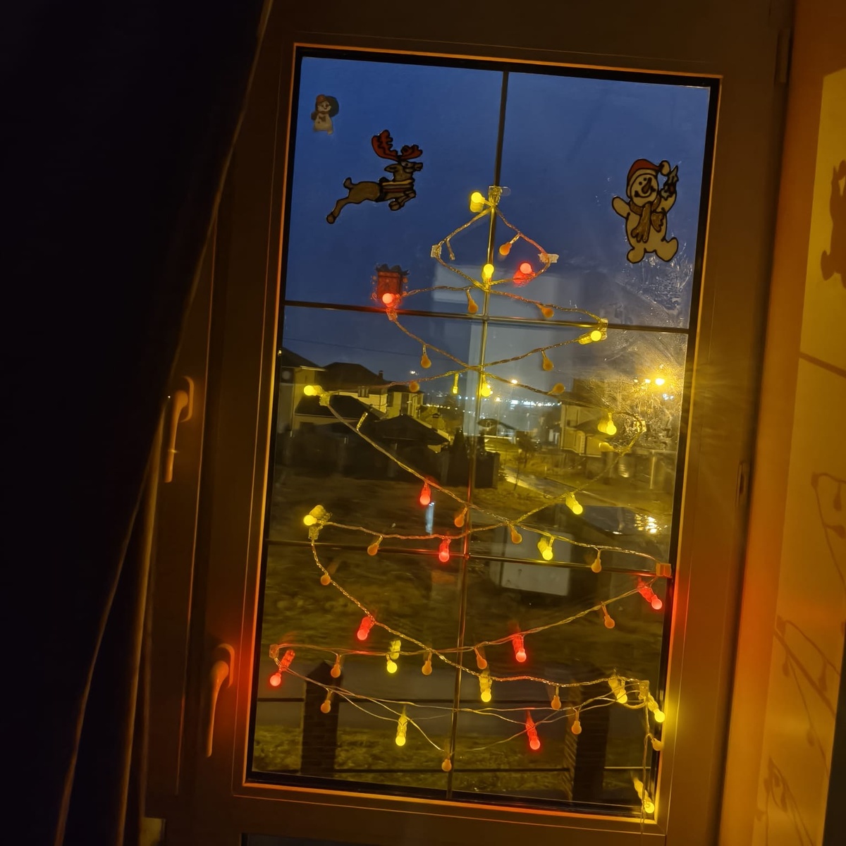 Так наш казанский внук украсил окно в своей комнате