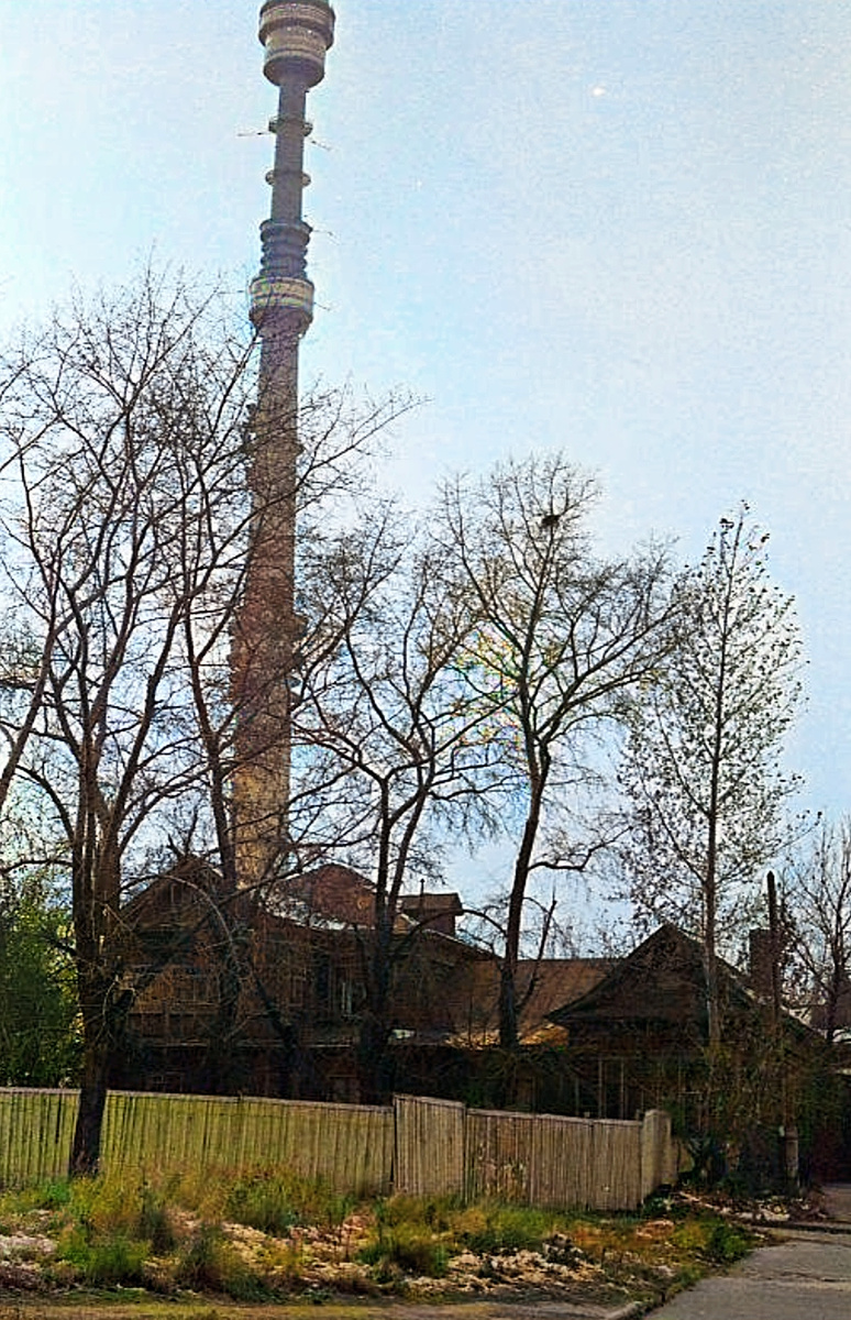 Фотографии рынка найти не удалось, но вот атмосферность района можно прочувствовать через это фото довольно хорошо