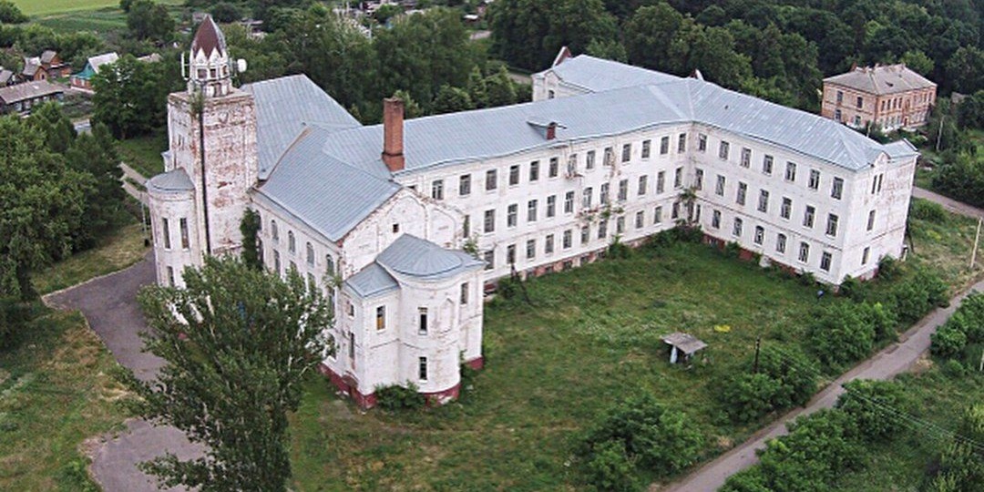 СТАРИННОЕ ЗАБРОШЕННОЕ УЧИЛИЩЕ В ВЫМИРАЮЩЕМ СЕЛЕ ГЛУБИНКИ ТАМБОВСКОЙ ОБЛАСТИ. ЧАКИНСКИЙ СЕЛЬХОЗТЕХНИКУМ.