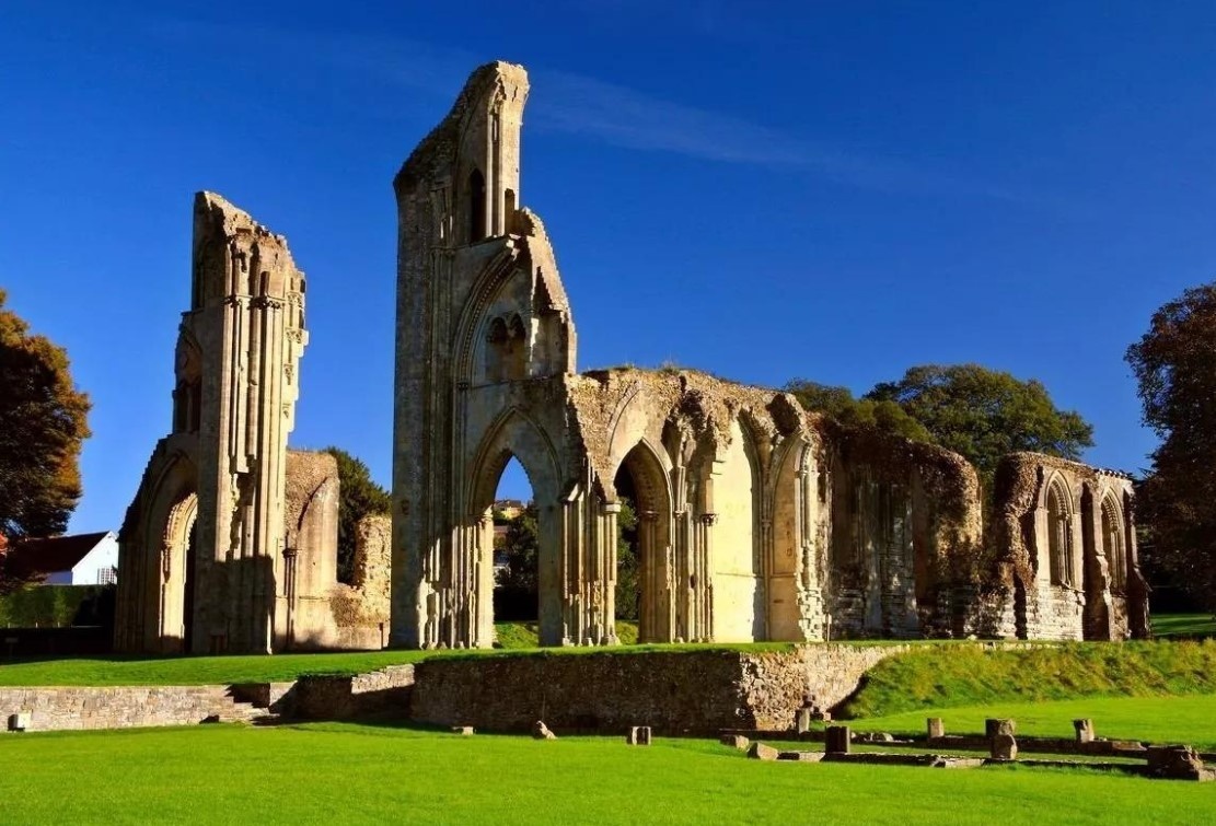 руины аббатства Гластонбери 