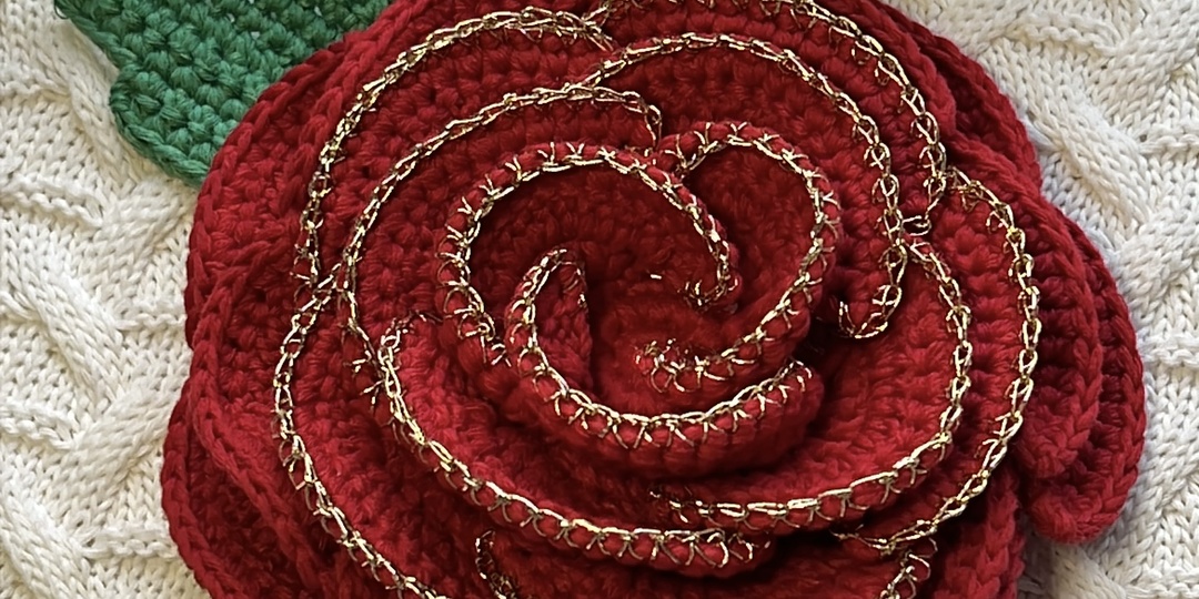 Золото в обвязке крючком😍