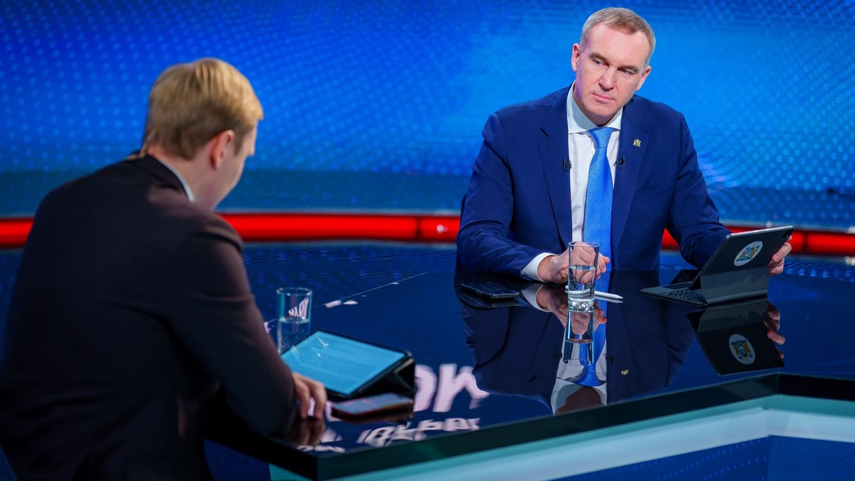    Югорчане могут задать вопросы на прямой линии губернатора округа