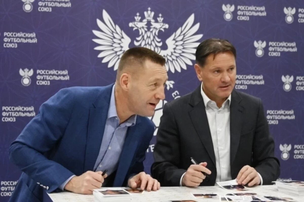    Российские футболисты Аленичев и Тихонов попали в базу «Миротворца»