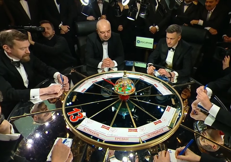    Команда Поташева уступила телезрителям. Фото: кадр видео Первого канала.