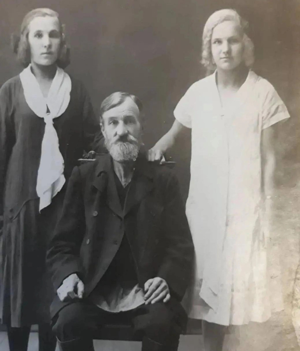 Клавдия Михайловна с отцом и сестрой. Источник: Екатерина Мусинова \ Vk.com