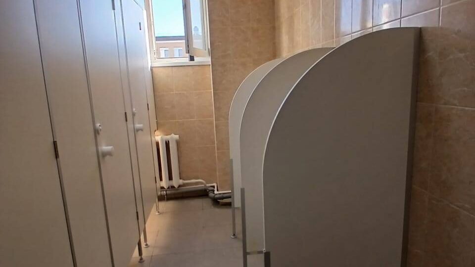 ⛽️ Почему ЛДСП-перегородки — лучшее решение для санузлов на АЗС