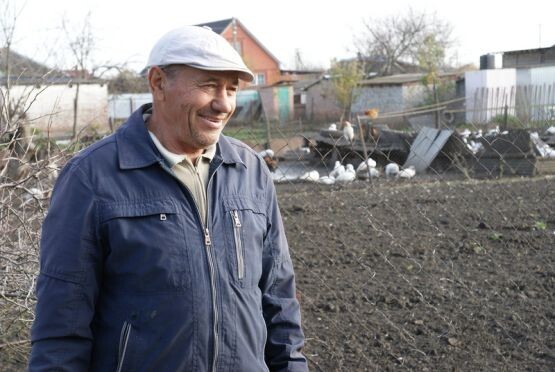 Василий Андреевич Липенин, пенсионер, живет на углу Пролетарской и Красного с 1978 года. Немногочисленных соседей с переулка знает по именам. / Фото А. Толстых