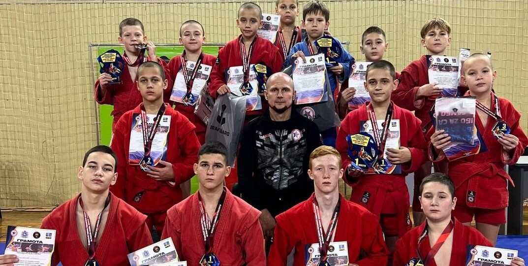 Самбисты района вернулись из Отрадного с медалями