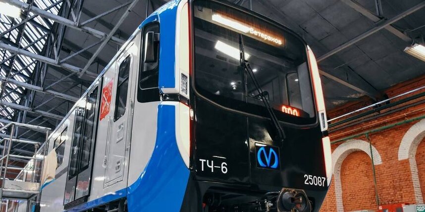    Петербуржцам показали новый поезд в синей цветовой гаммеgov.spb.ru