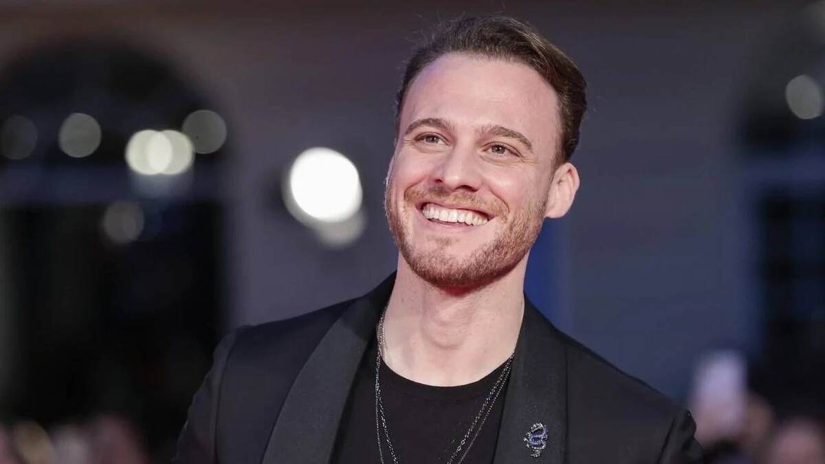 Керем Бюрсин 