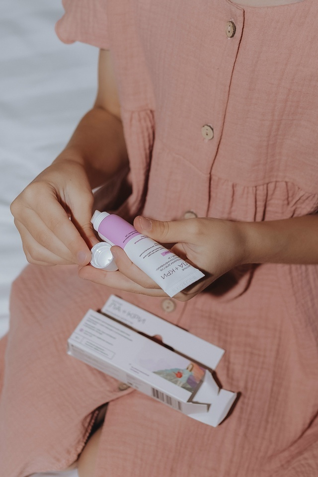 Восстанавливающий бальзам для губ ЛА-КРИ /3+