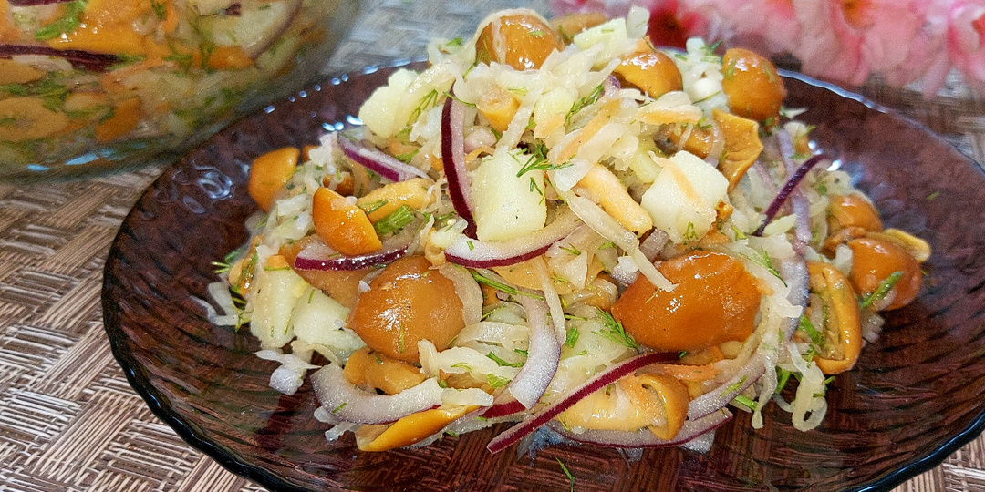 Это салат заменяет мне целый ужин. Готовлю его буквально за 5 минут. Простой постный рецепт.